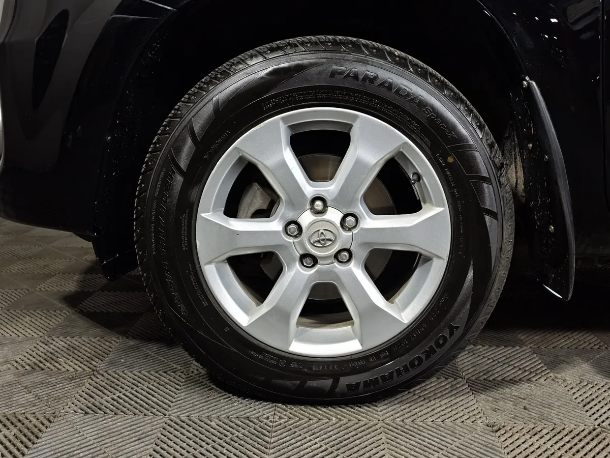 Toyota RAV4 2.0i CVT AWD (171 л.с.) Fashion Plus Черный в АВИЛОН. Слайд №9