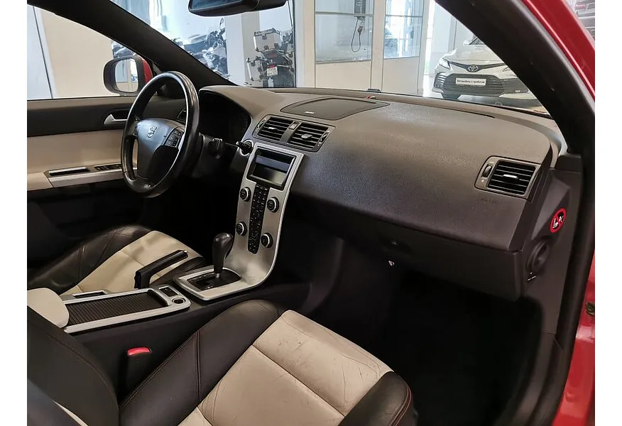 Volvo S40 2.0 Powershift (145 л.с.) Оранжевый в АВИЛОН. Слайд №13