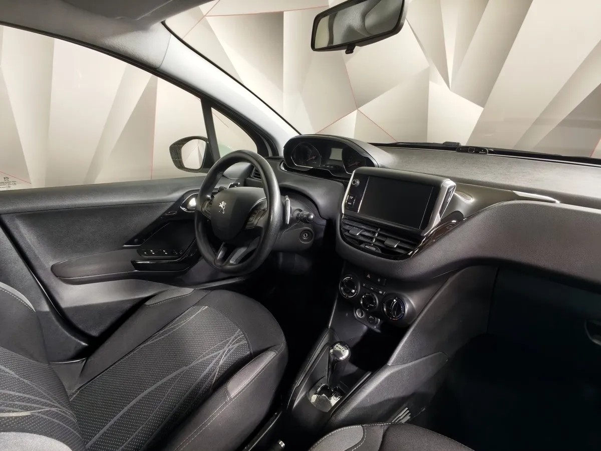 Peugeot 208 1.2 VTi ETG (82 л.с.) Белый в АВИЛОН. Слайд №13