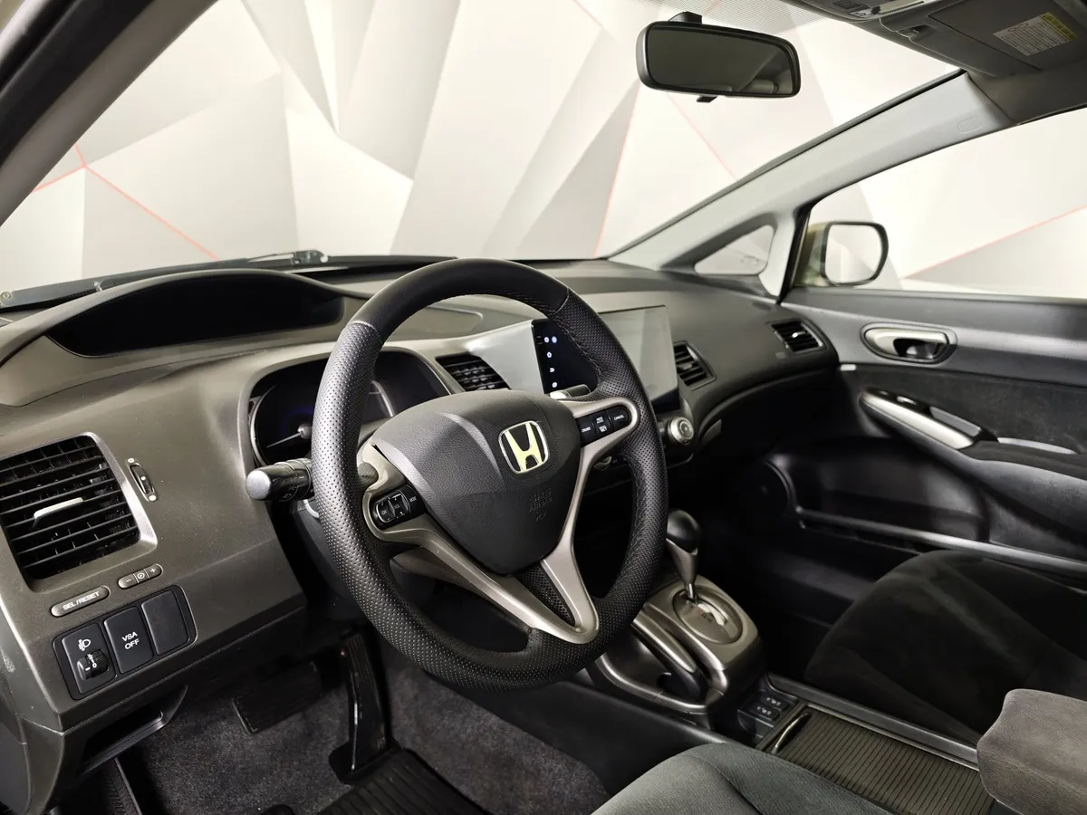 Honda Civic 1.8 AT (140 л.с.) Золотой в АВИЛОН. Слайд №16