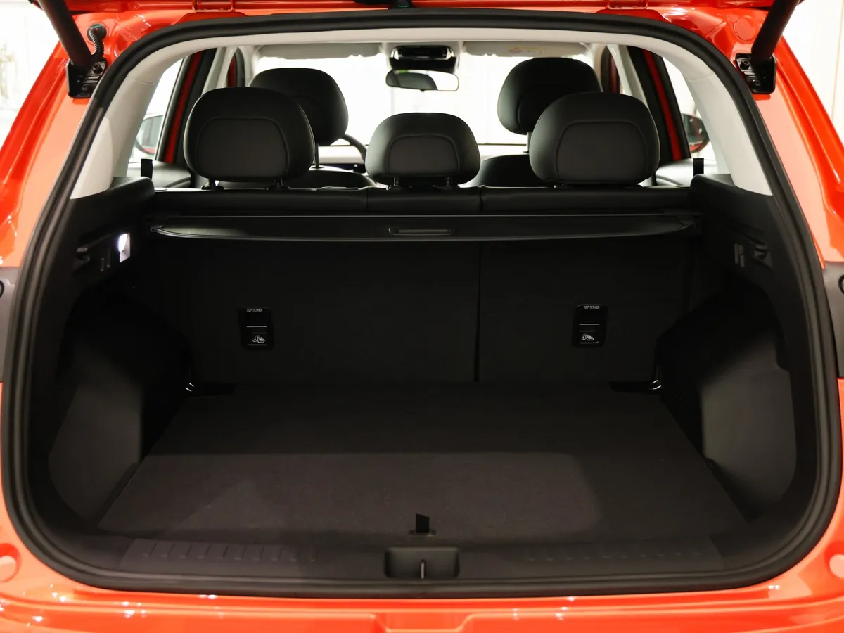 Tenet Plus L6 1.5T 6DCT 2WD (147 л.с.) Ультра Оранжевый в АВИЛОН. Слайд №13