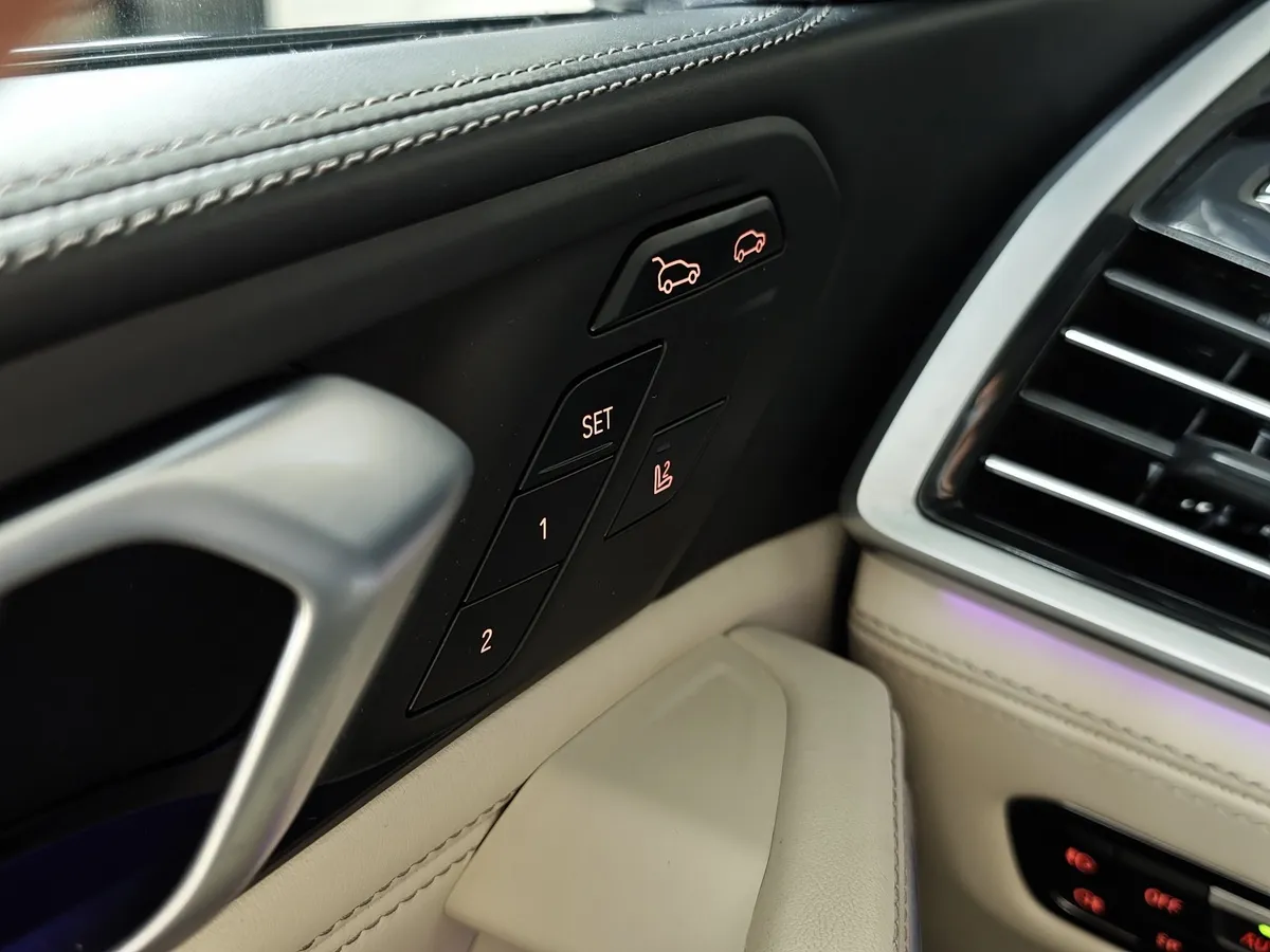 BMW X6 3.0 AT xDrive30d (249 л.с.) M Sport Pro Серый в АВИЛОН. Слайд №17