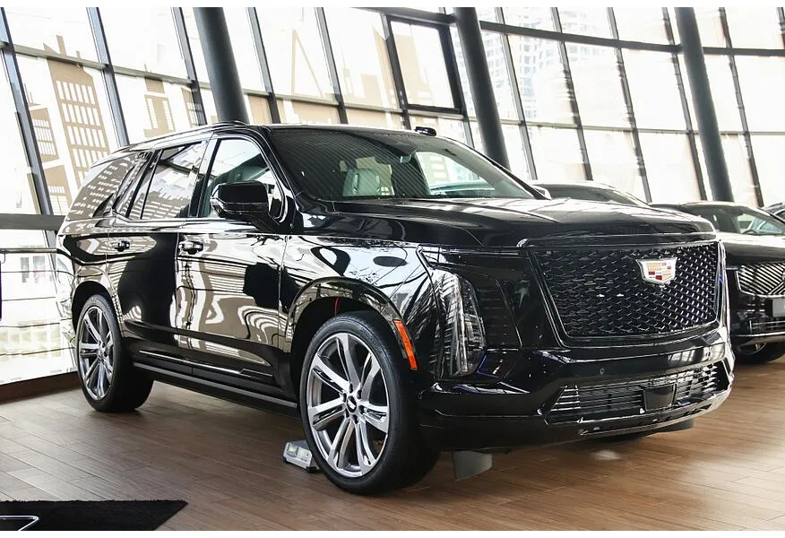 АВИЛОН - Cadillac Escalade 6.2 V8 AT AWD (420 л.с.) Sport Platinum Черный - slide 0
