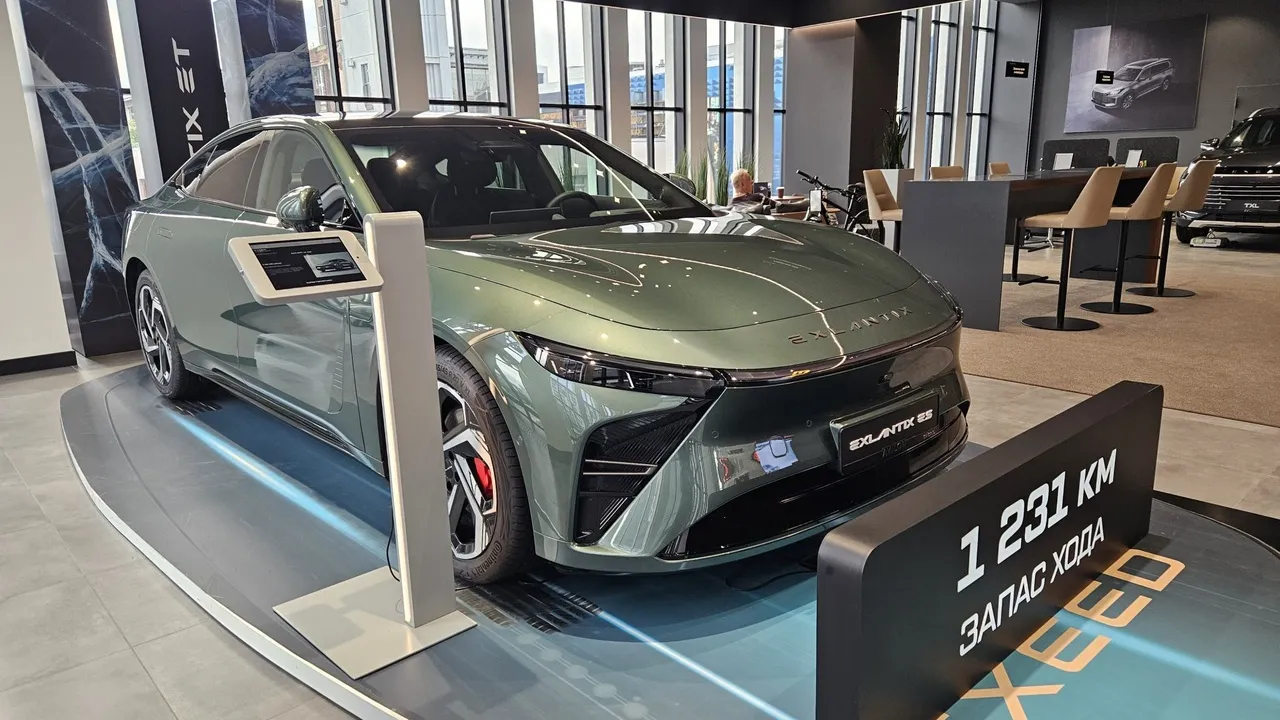 EXEED Exlantix ES 1.5 DHT 4WD (469 л.с.) GG Зеленый в АВИЛОН. Слайд №2