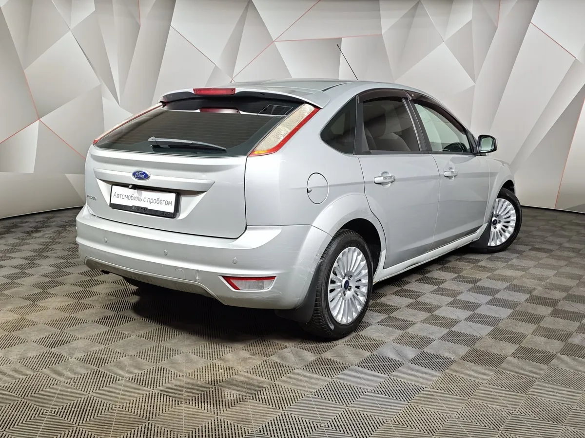 Ford Focus 1.6 AT (101 л.с.) Titanium Серебристый в АВИЛОН. Слайд №2