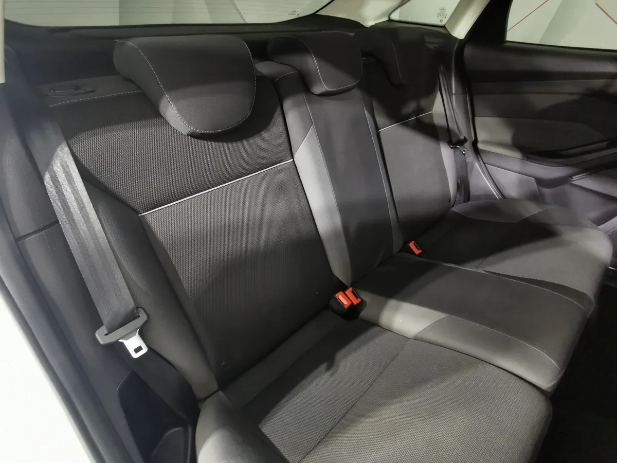 Ford Focus 1.6 MT (105 л.с.) Special Edition Белый в АВИЛОН. Слайд №15