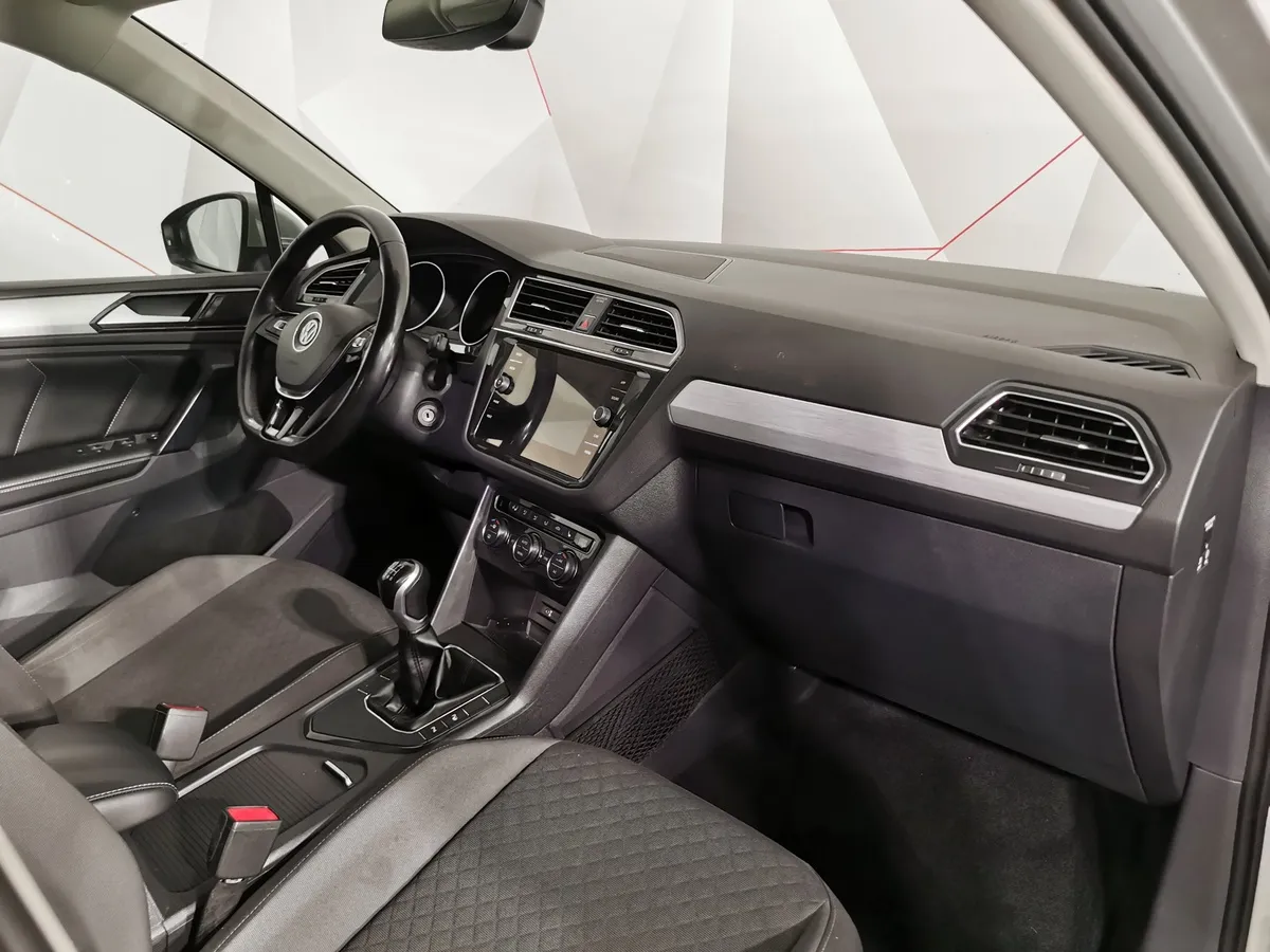Volkswagen Tiguan 1.4 TSI BlueMotion MT (125 л.с.) Comfortline Серебристый в АВИЛОН. Слайд №12