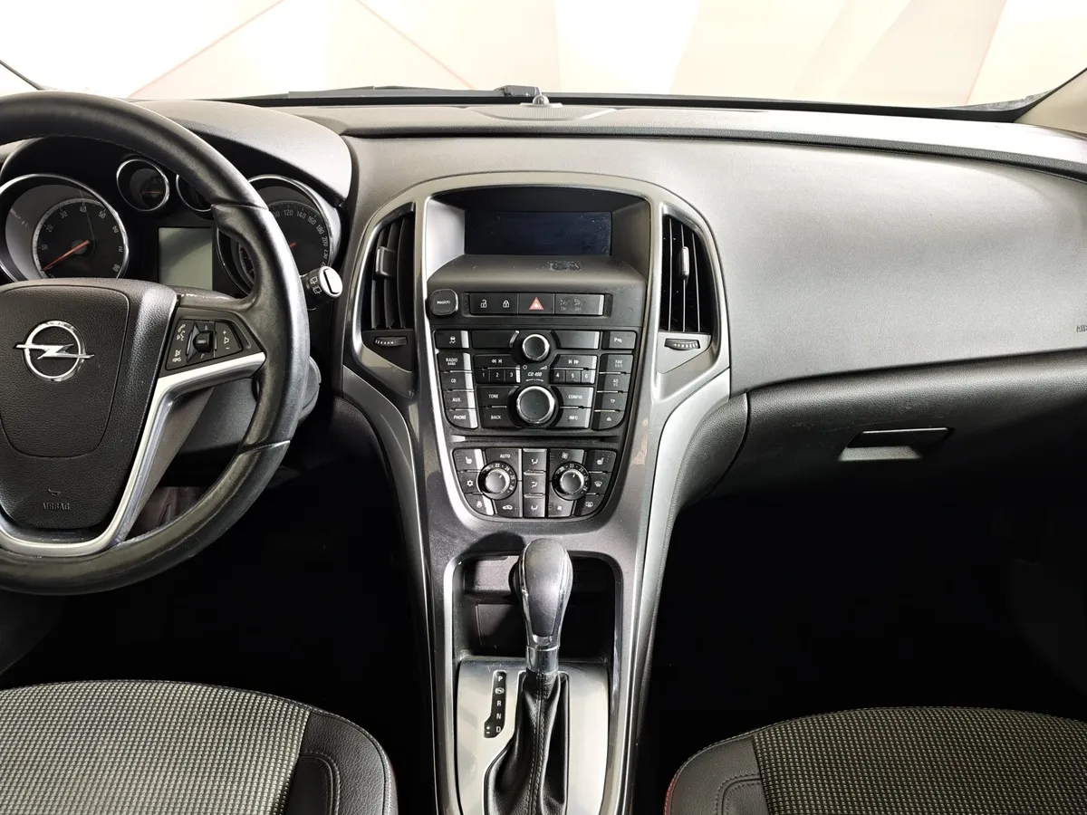 Opel Astra 1.4 Turbo AT (140 л.с.) Серебристый в АВИЛОН. Слайд №13