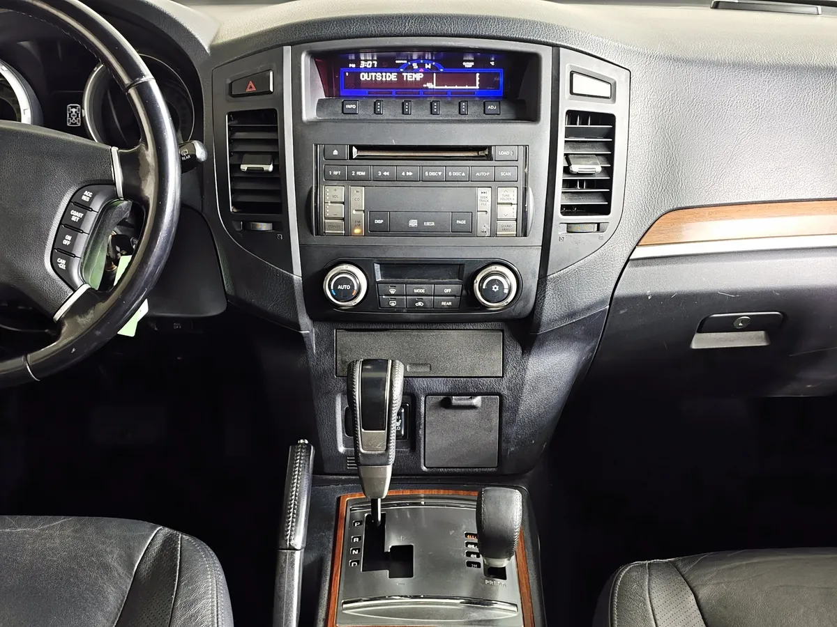 Mitsubishi Pajero 3.0 AT AWD (178 л.с.) Серебристый в АВИЛОН. Слайд №15