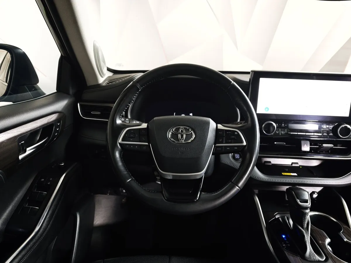 Toyota Highlander 2.4T AT 4WD (269 л.с.) Черный в АВИЛОН. Слайд №19