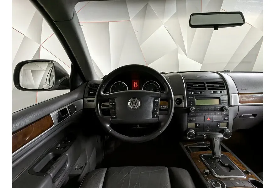 Volkswagen Touareg 2.5 TDI Tiptronic (174 л.с.) R Line Серый в АВИЛОН. Слайд №18