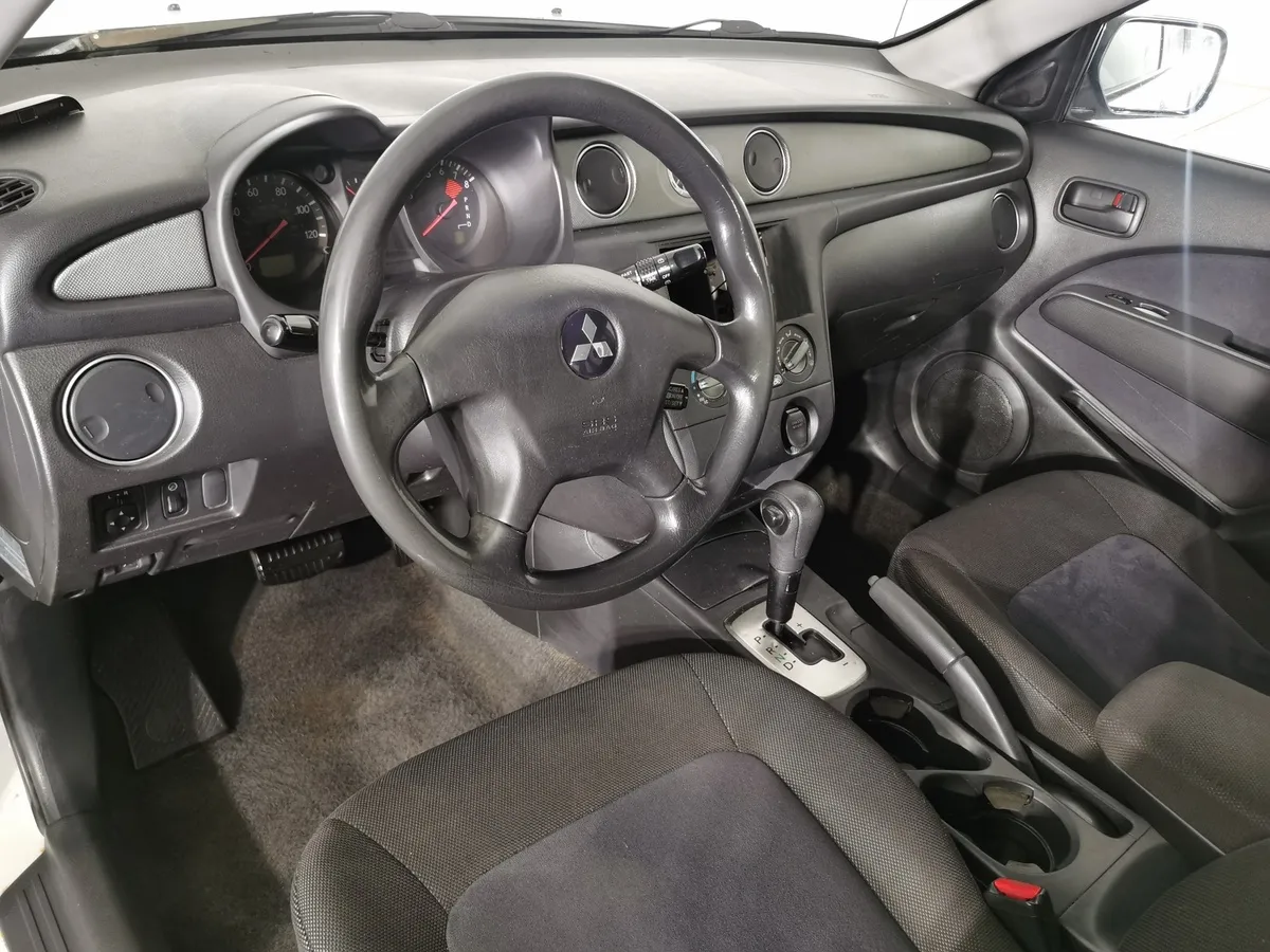 Mitsubishi Outlander 2.4 AT 4WD (160 л.с.) Белый в АВИЛОН. Слайд №16