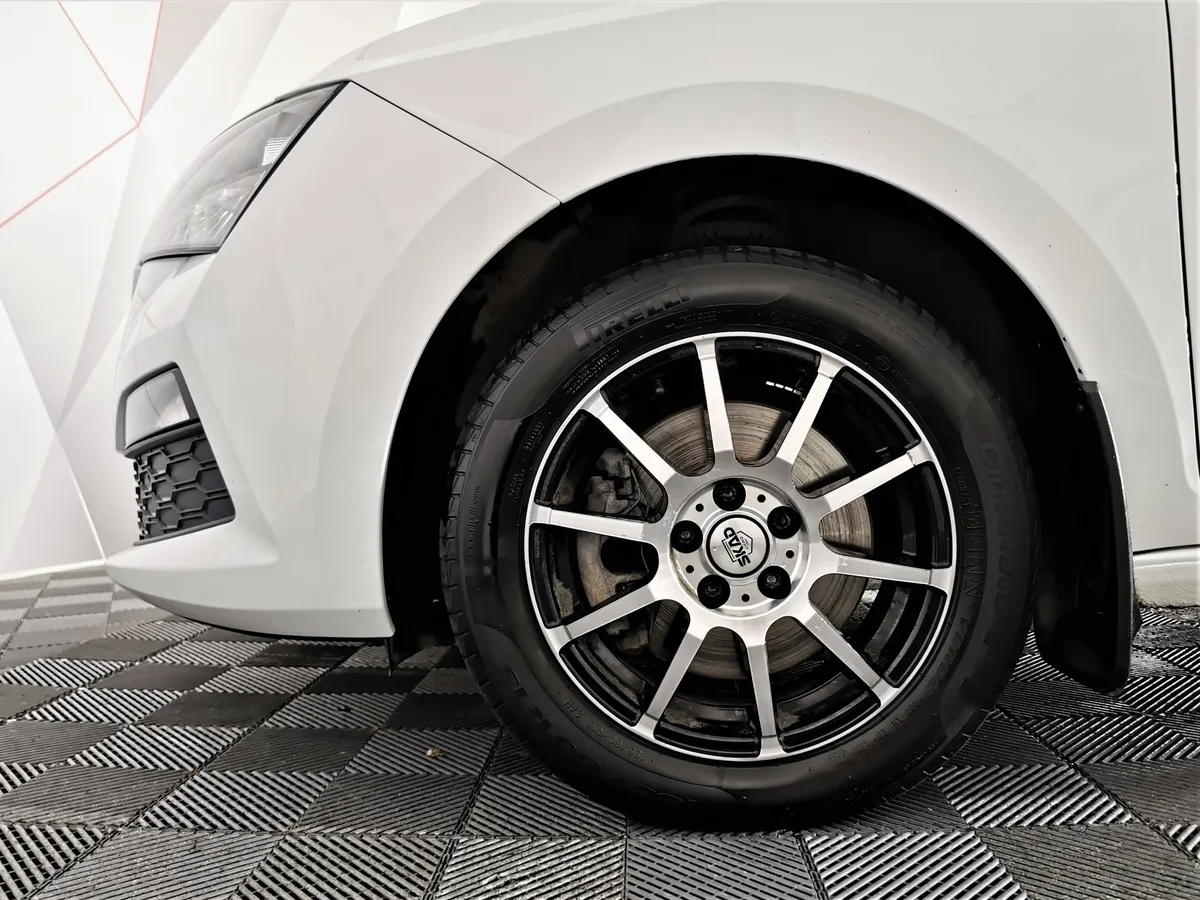 Skoda Rapid 1.6 AT (110 л.с.) Белый в АВИЛОН. Слайд №9