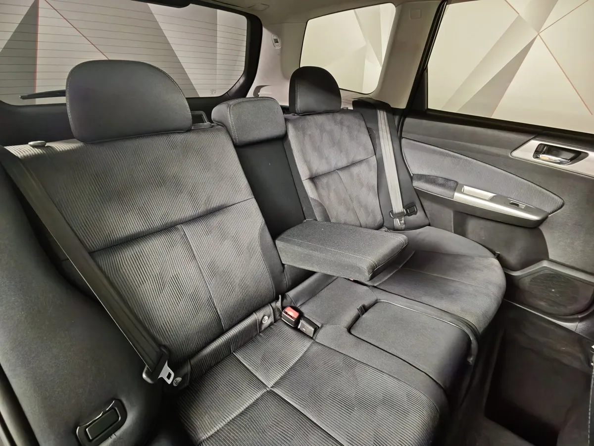 Subaru Forester 2.5XS E-AT (172 л.с.) Черный в АВИЛОН. Слайд №17