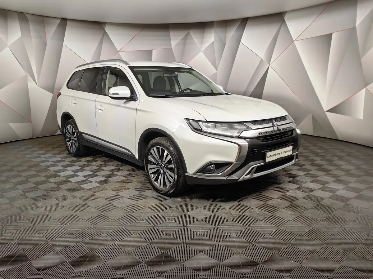 Mitsubishi Outlander 2.0 MIVEC CVT 4WD 7 мест (146 л.с.) Intense Plus Белый в АВИЛОН. Слайд №3