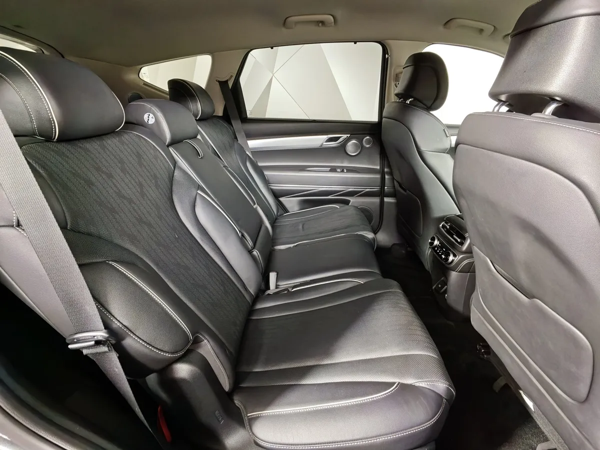 Genesis GV80 2.5 T-GDI 8AT 4WD 7 мест (249 л.с.) Premium + Comfort Серый в АВИЛОН. Слайд №16