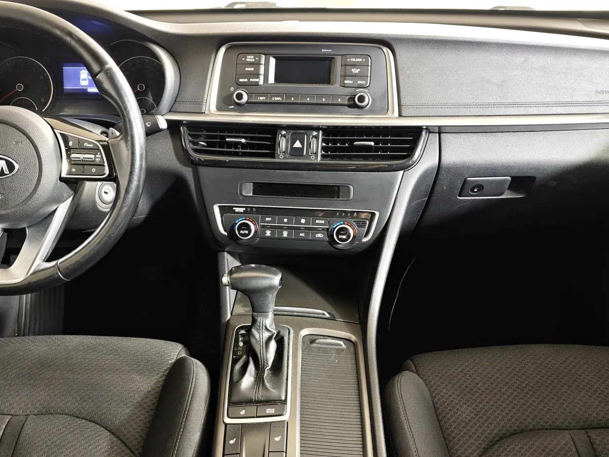 Kia Optima 2.0 AT (150 л.с.) Classic Белый в АВИЛОН. Слайд №15
