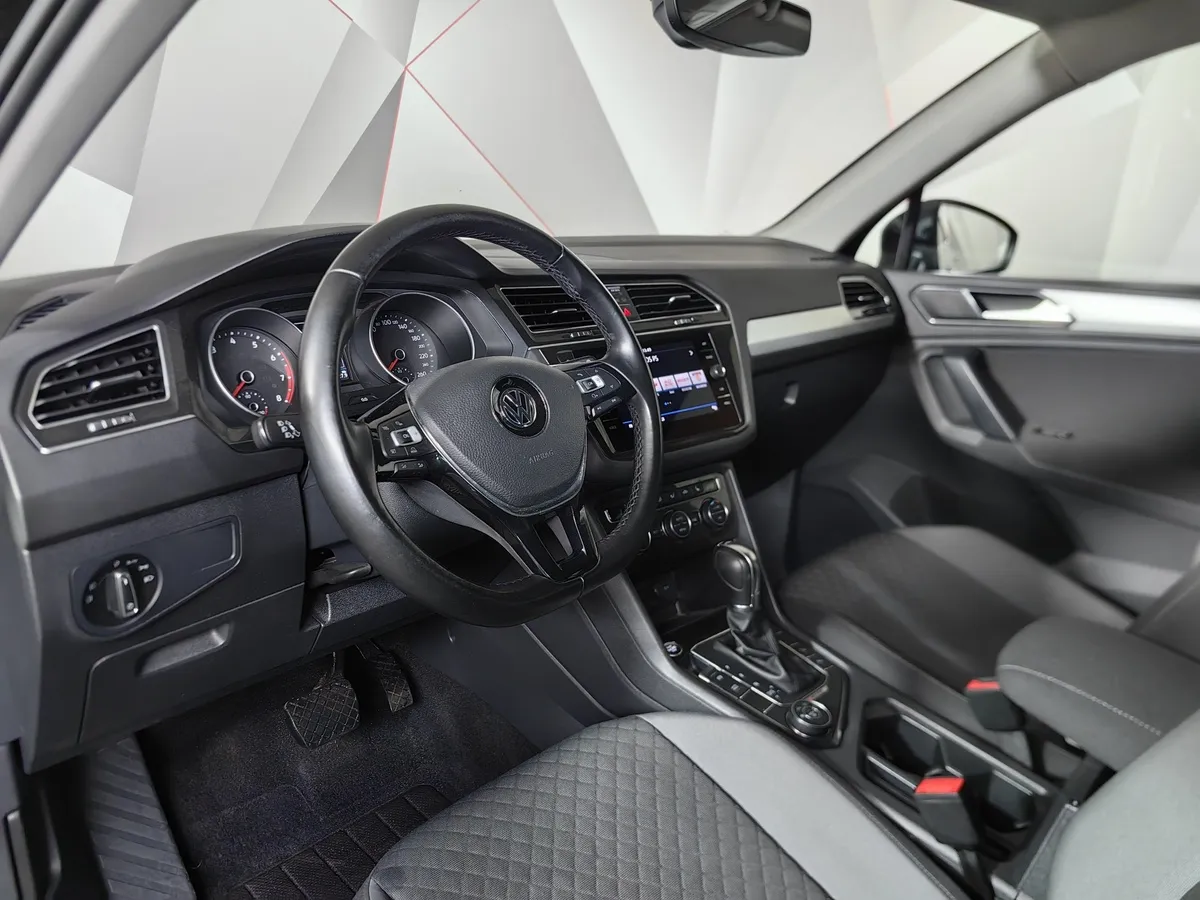Volkswagen Tiguan 2.0 TSI 4Motion DSG (180 л.с.) Comfortline Черный в АВИЛОН. Слайд №19