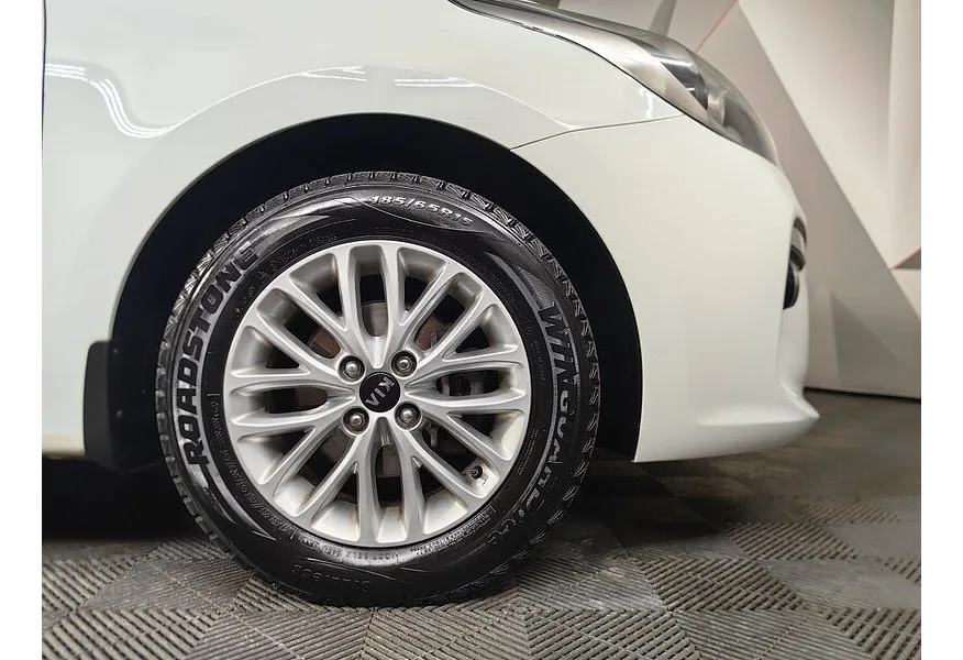 Kia Rio 1.6 AT (123 л.с.) Белый в АВИЛОН. Слайд №9