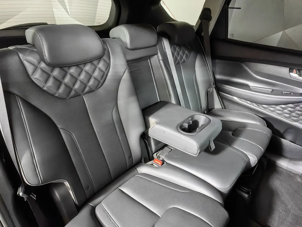 Hyundai Santa Fe 2.5 AWD 6AT (180 л.с.) Prestige Коричневый в АВИЛОН. Слайд №17