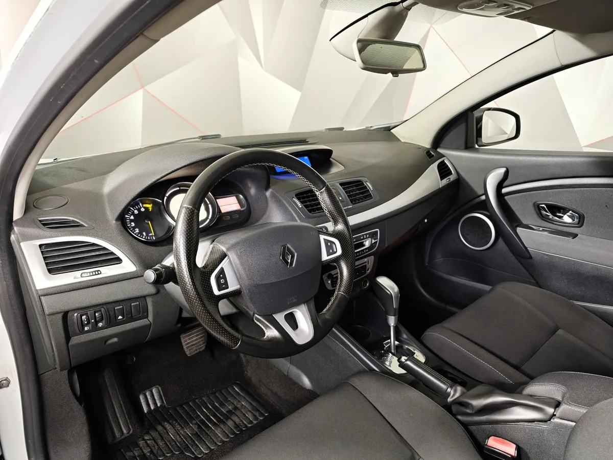Renault Megane 2.0 CVT (138 л.с.) Белый в АВИЛОН. Слайд №17