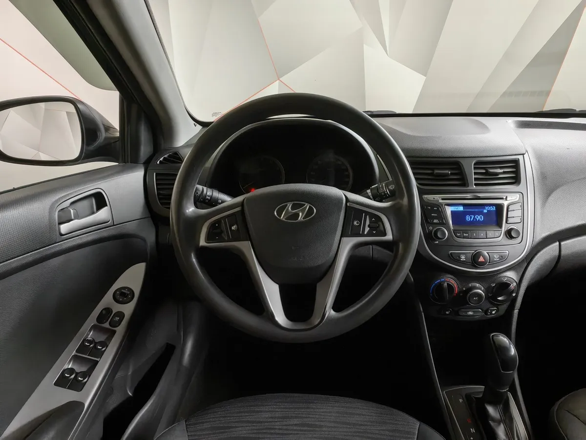 Hyundai Solaris 1.6 AT (123 л.с.) Comfort Черный в АВИЛОН. Слайд №18