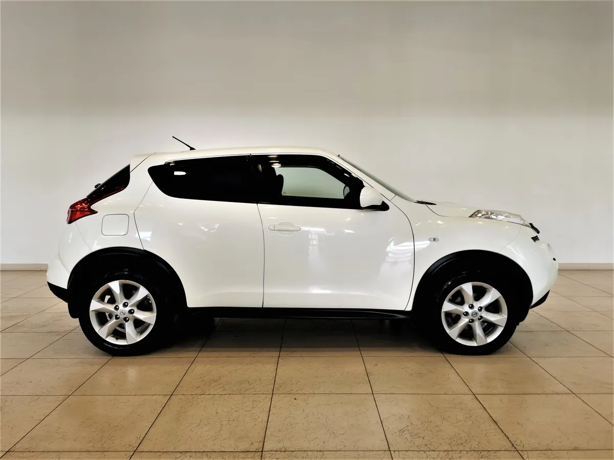 Nissan Juke 1.6 CVT (117 л.с.) Белый в АВИЛОН. Слайд №6
