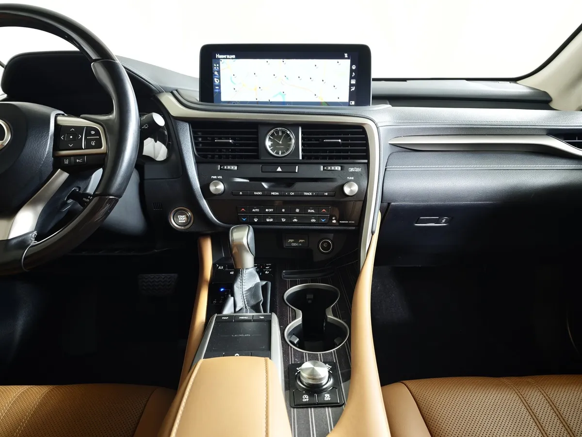 Lexus RX 2.0 AT AWD (238 л.с.) Executive Белый в АВИЛОН. Слайд №15