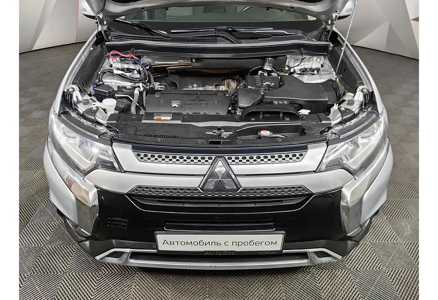 Mitsubishi Outlander 2.0 CVT 4WD (146 л.с.) Серебристый в АВИЛОН. Слайд №11