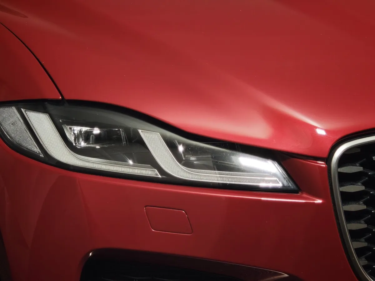 Jaguar F-Pace 2.0P AT AWD (249 л.с.) SE Красный в АВИЛОН. Слайд №8