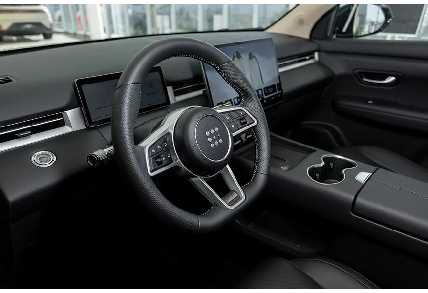 EVOLUTE i-SPACE 1.5 CVT (218 л.с.) (7 мест) Черный в АВИЛОН. Слайд №8