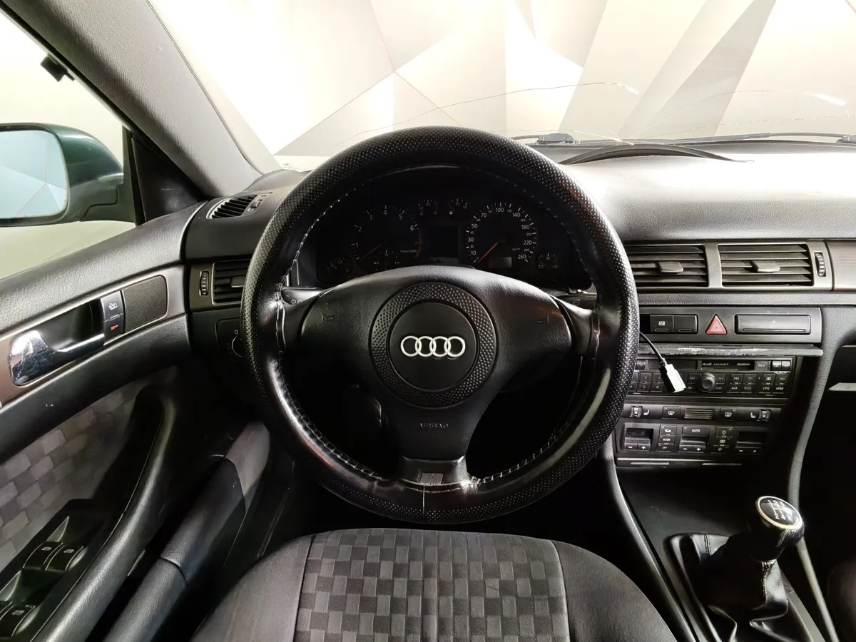 Audi A6 2.4 MT (177 л.с.) Зеленый в АВИЛОН. Слайд №17