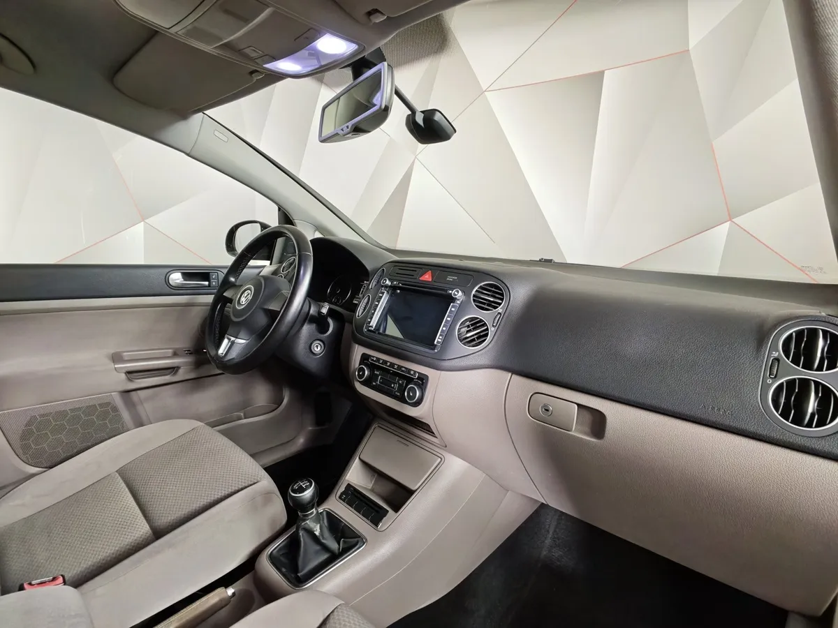 Volkswagen Golf 1.6 MT (102 л.с.) Trendline Черный в АВИЛОН. Слайд №12