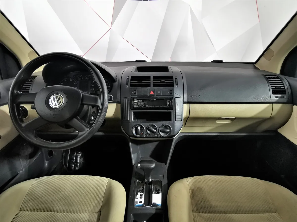 Volkswagen Polo 1.4 AT (75 л.с.) Черный в АВИЛОН. Слайд №12