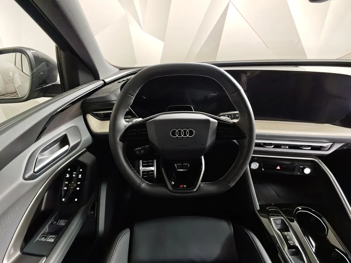 Audi Q5 L 2.0 40 TFSI S tronic quattro (272 л.с.) Серый в АВИЛОН. Слайд №20