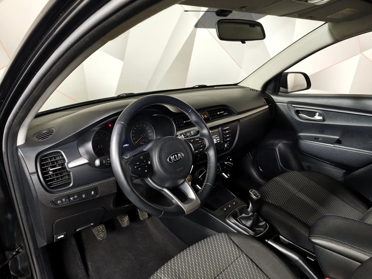 Kia Rio X-Line 1.6 MT (123 л.с.) Черный в АВИЛОН. Слайд №19