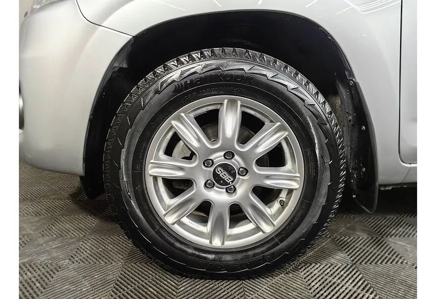 Toyota RAV4 2.0 CVT (158 л.с.) Серебристый в АВИЛОН. Слайд №9