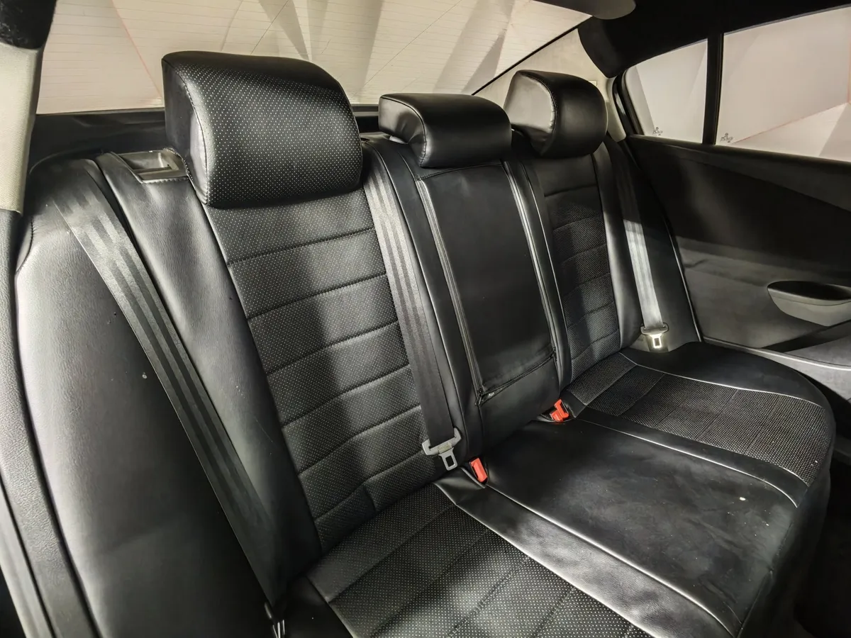 Volkswagen Passat 1.6 MPI MT (102 л.с.) Черный в АВИЛОН. Слайд №16