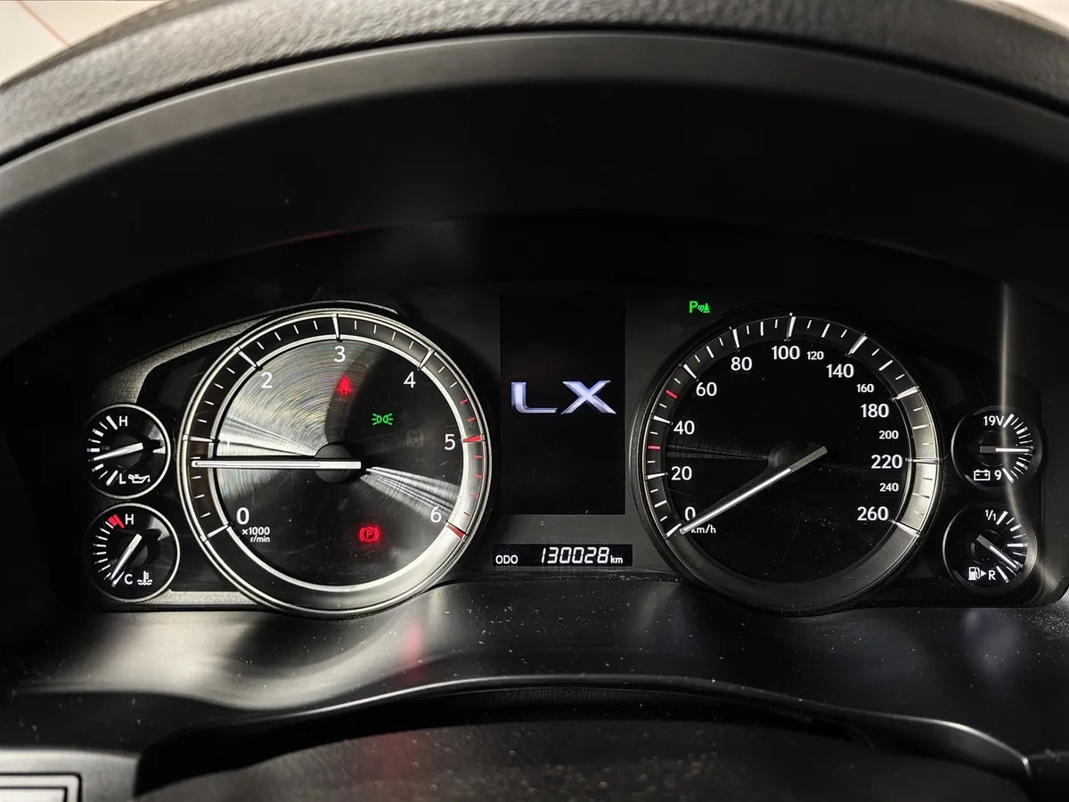 Lexus LX 450d AT (272 л.с.) Черный в АВИЛОН. Слайд №18