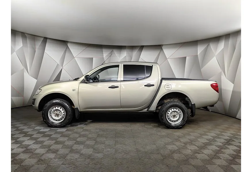 АВИЛОН - Mitsubishi L200 2.5 DI-D MT 4WD (136 л.с.) Бежевый - slide 2