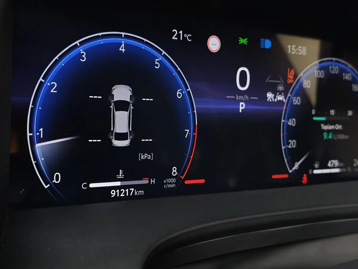 Toyota Camry 2.0 AT (173 л.с.) Sport Черный в АВИЛОН. Слайд №18