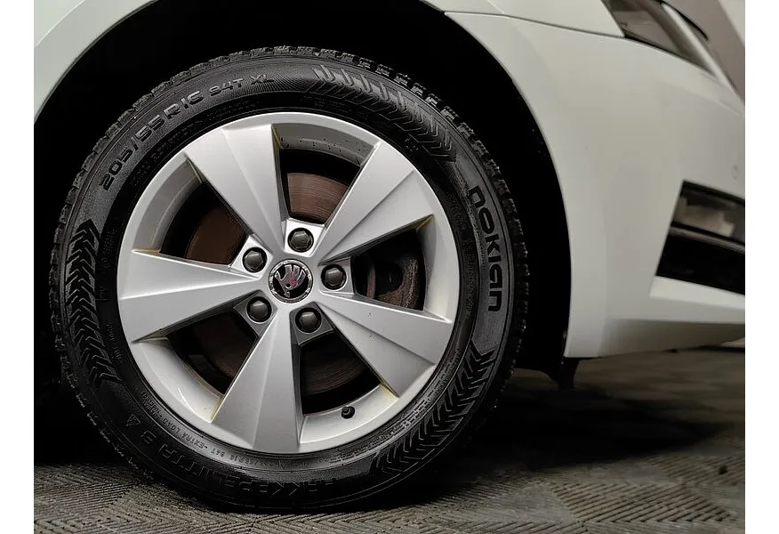 Skoda Octavia 1.8 TSI DSG (180 л.с.) Белый в АВИЛОН. Слайд №9