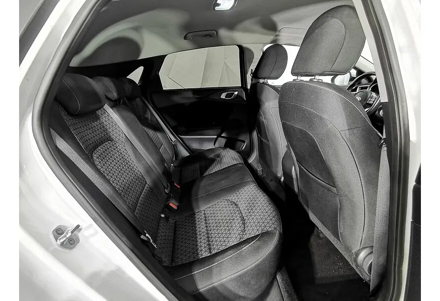 Kia Ceed 1.4 T-GDI AMT (140 л.с.) Comfort Белый в АВИЛОН. Слайд №17