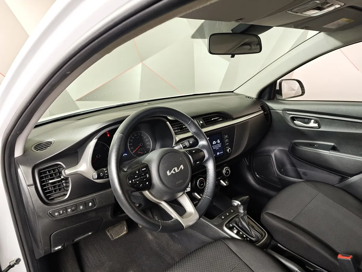 Kia Rio 1.6 AT (123 л.с.) Luxe Белый в АВИЛОН. Слайд №18