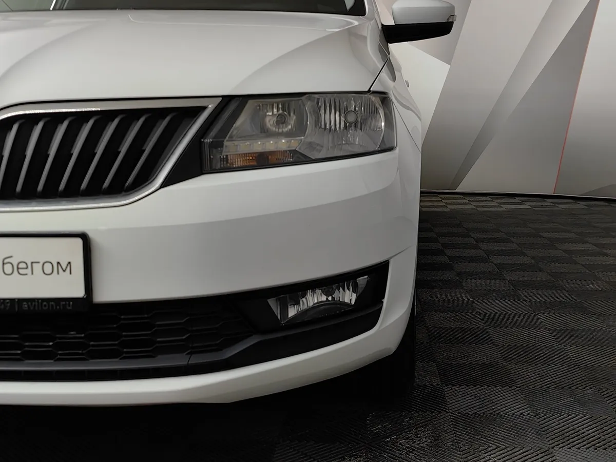 Skoda Rapid 1.6 AT (110 л.с.) Белый в АВИЛОН. Слайд №10