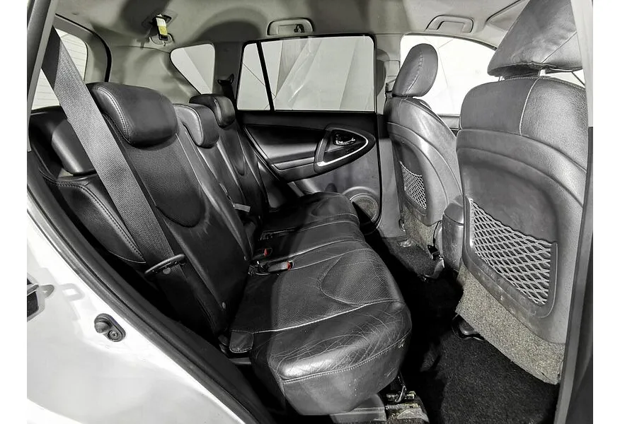 Toyota RAV4 2.0 CVT (158 л.с.) Белый в АВИЛОН. Слайд №17