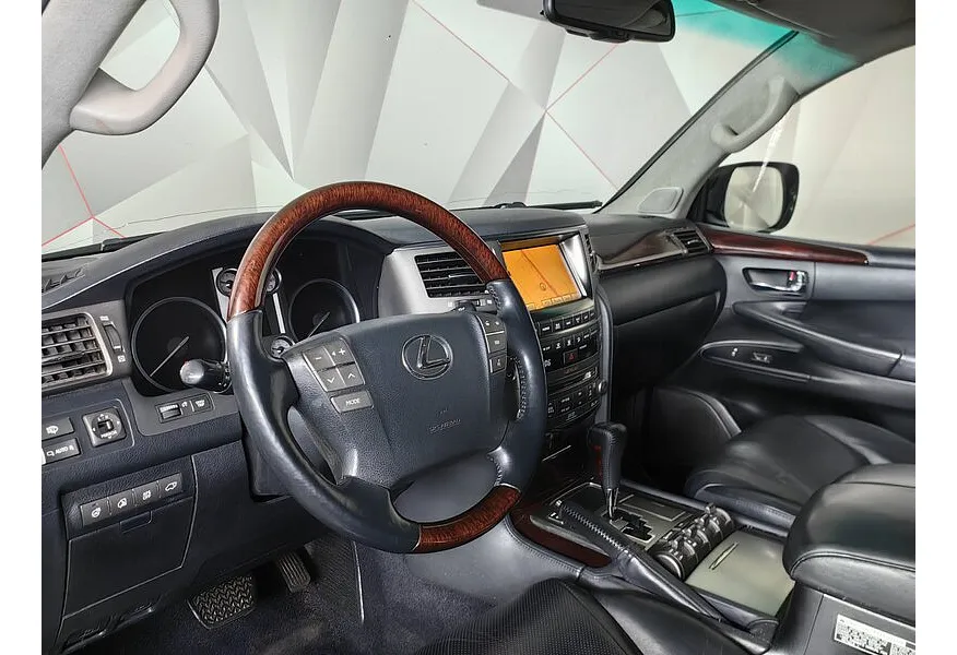 Lexus LX 570 AT (367 л.с.) Черный в АВИЛОН. Слайд №17