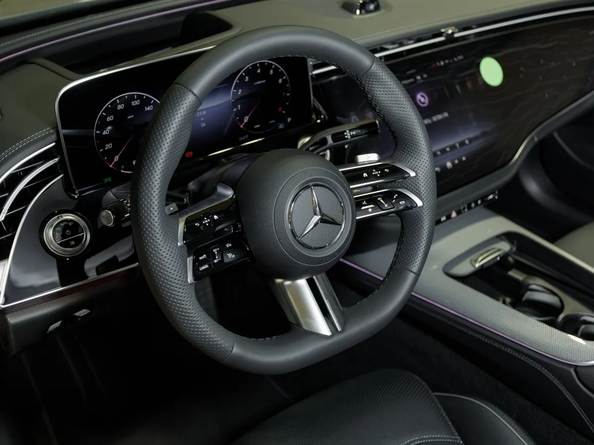 Mercedes-Benz E-Класс E 300 4MATIC (258 л.с.) Серый в АВИЛОН. Слайд №6