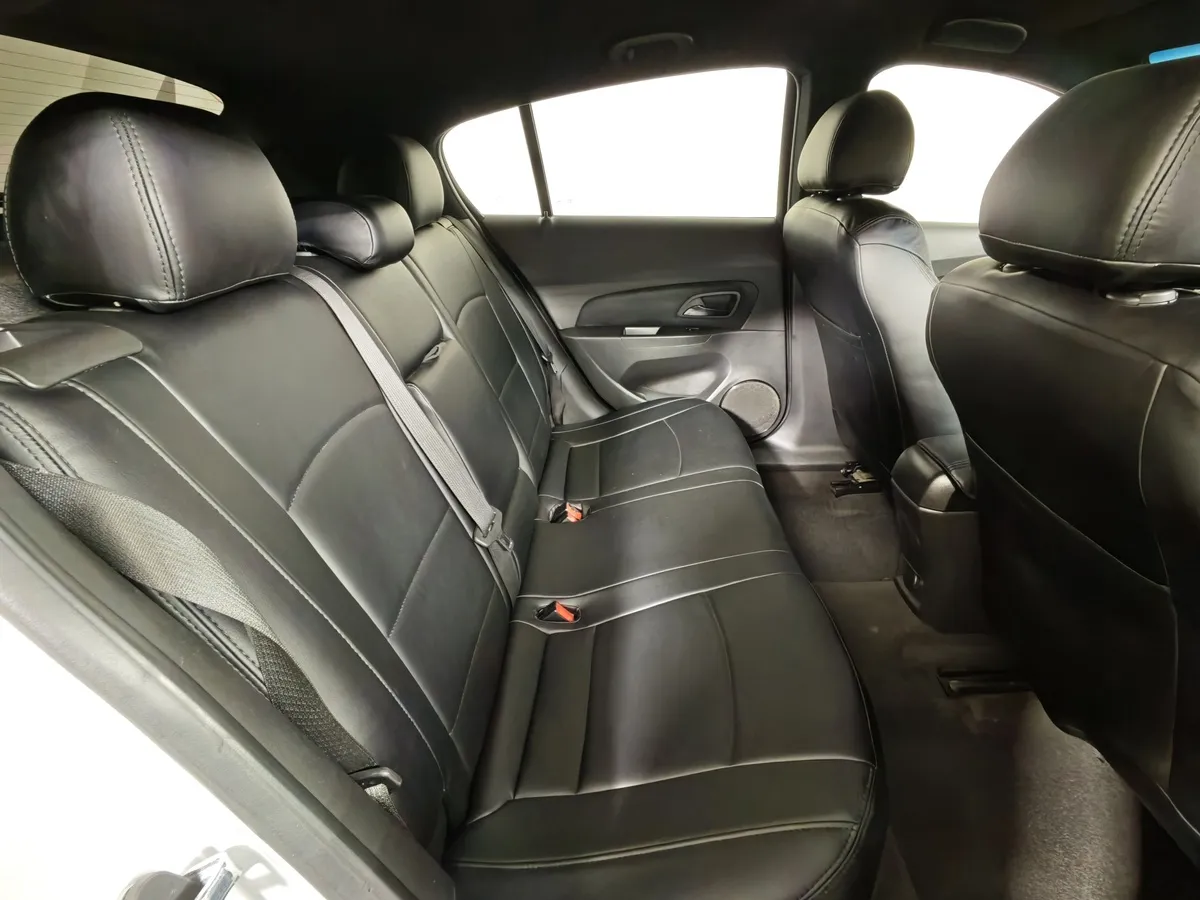 Chevrolet Cruze 1.6 MT (109 л.с.) Серебристый в АВИЛОН. Слайд №16