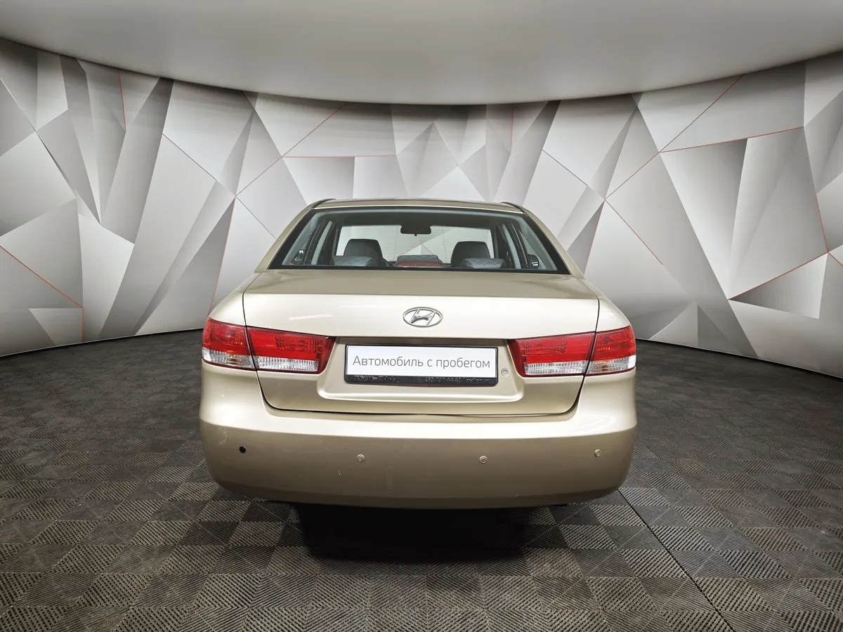 Hyundai Sonata 2.4 AT (174 л.с.) Бежевый в АВИЛОН. Слайд №8